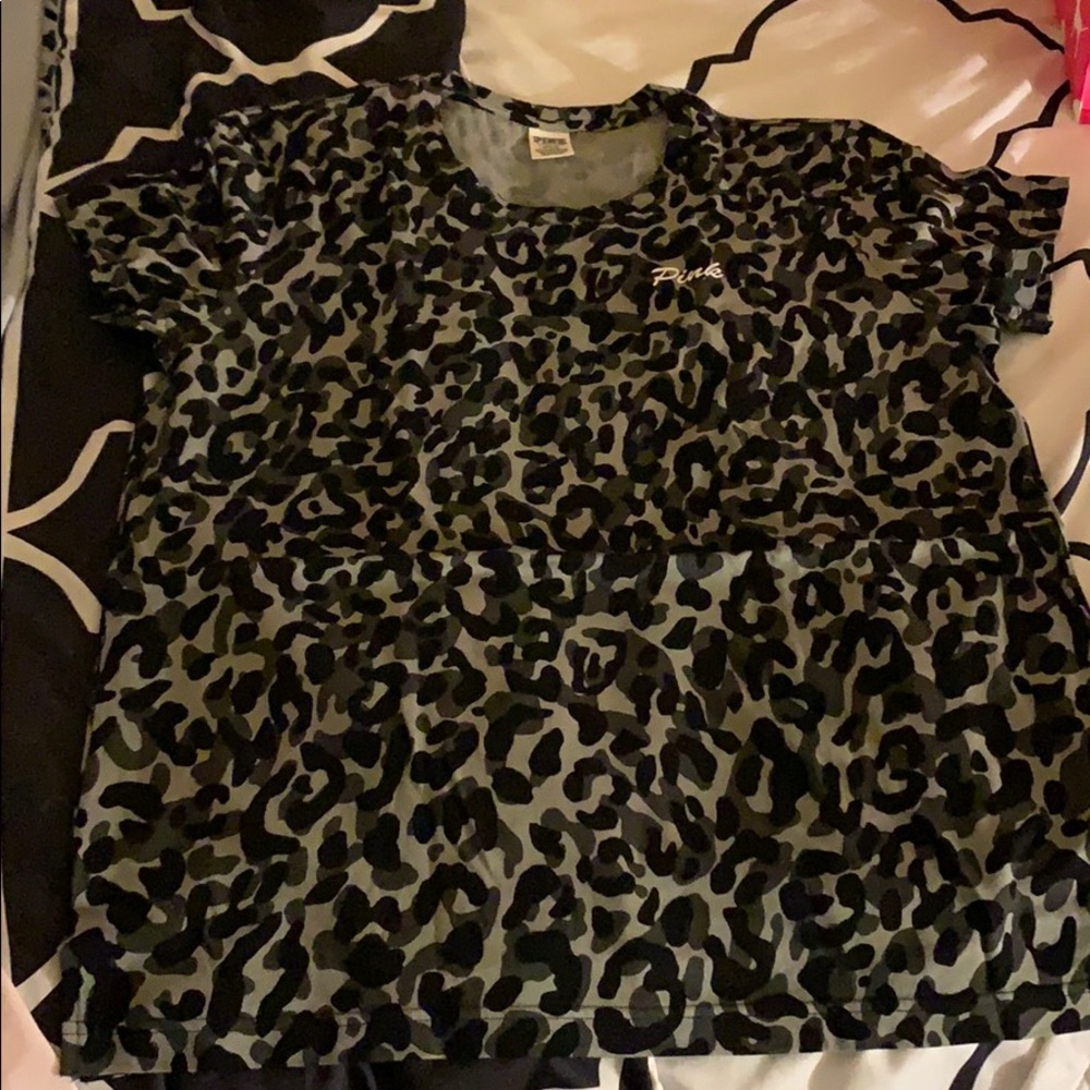 SS Tee LIKE NEW!